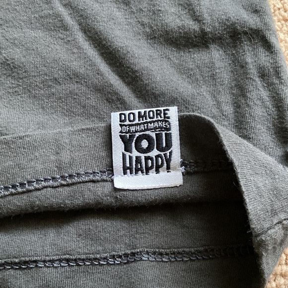 ✅JOHNNY CUPCAKES shirt!🧁 - Picture 6 of 10